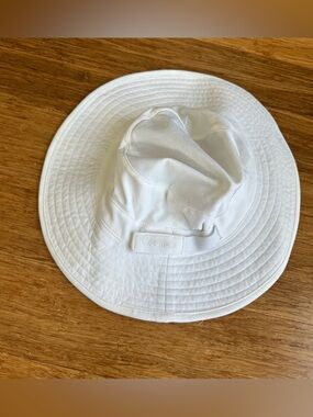 COOLIBAR White UPF Sun Protection Wide Brim Women's Bucket Hat